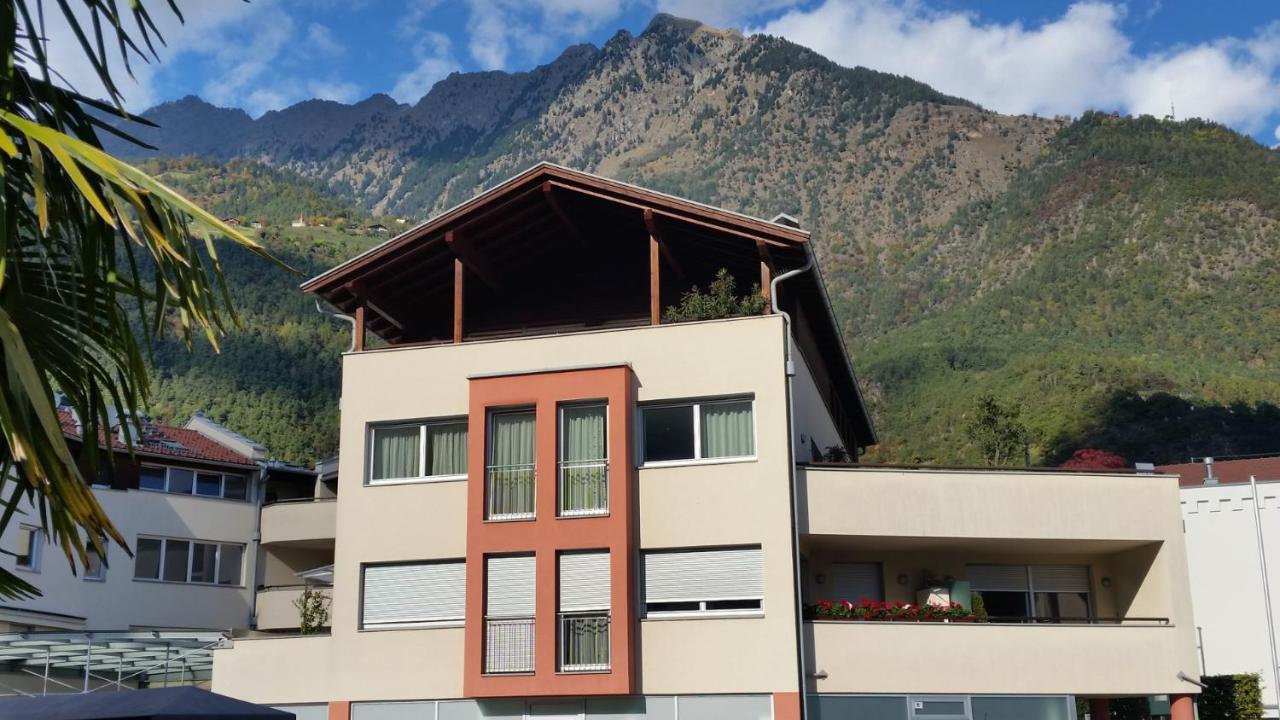 Ferienwohnung Mit Garage, Fahrradraum Und Sehr Grosser Sonnenverwoehnten Terrasse Lagundo Dış mekan fotoğraf